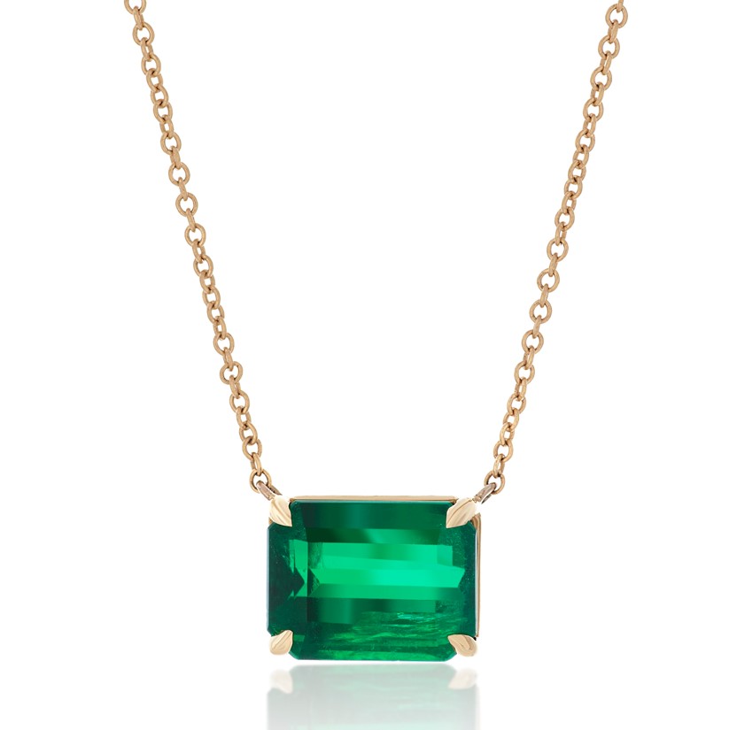 18Kt Yellow Gold East-West Set Pendant Necklace With An Emerald Weighing 3.60ct