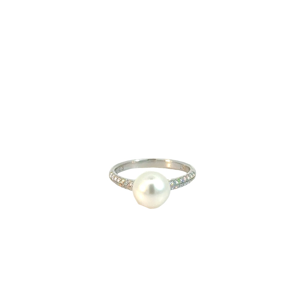 18Kt White Gold Cultured Pearl Ring With (28) Round Diamonds Weighing 0.28cttw
