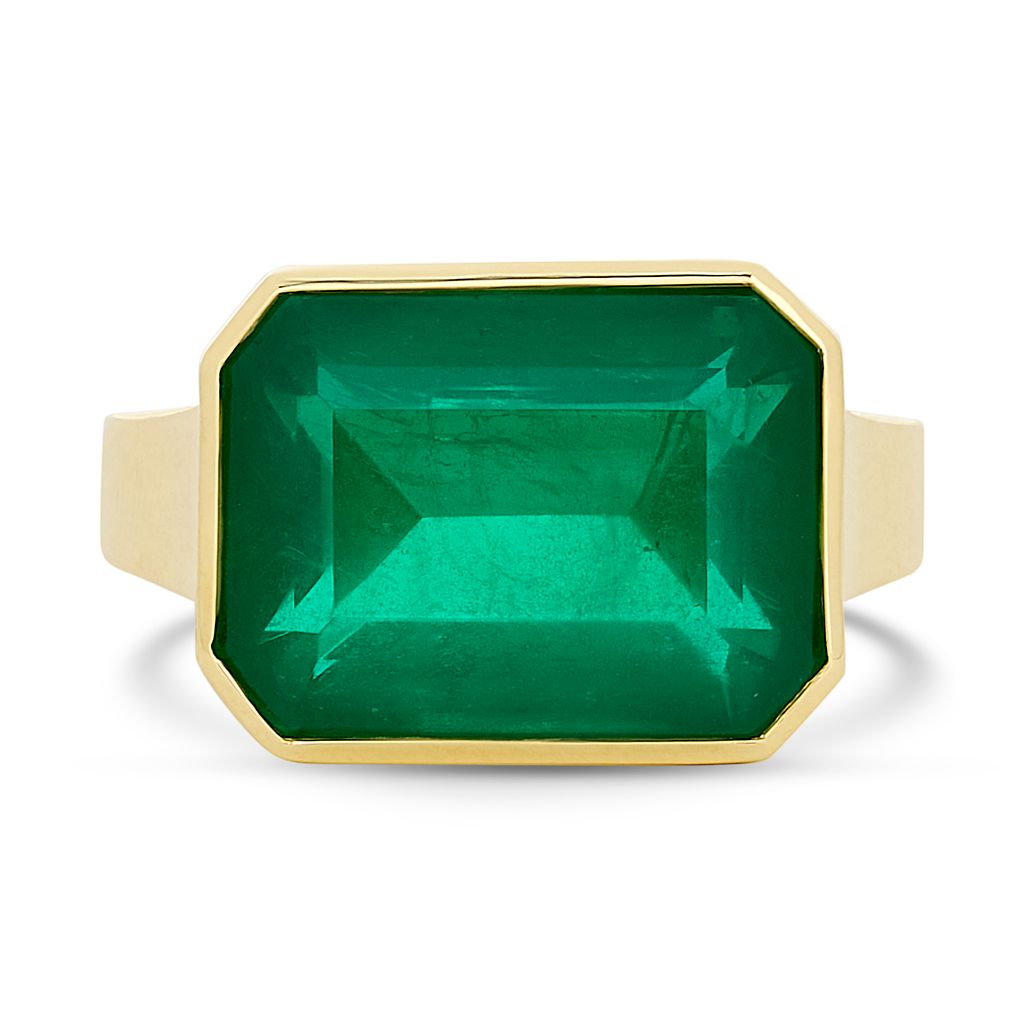 18Kt Yellow Gold Ring With An Emerald Cut Emerald Weighing 9.46ct