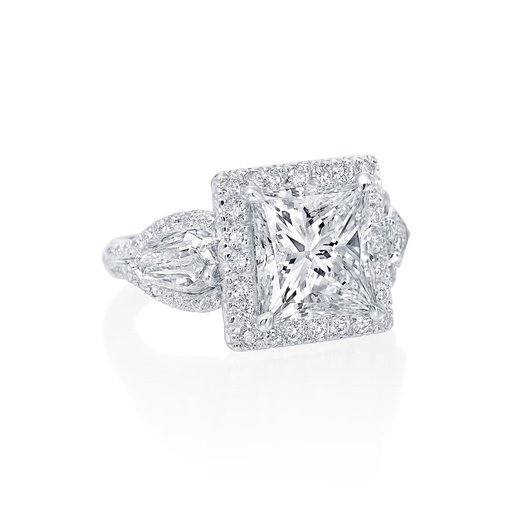 [23315] Platinum Ring With A Princess Cut Diamond Weighing 5.05ct, (2) Kite Shaped Diamonds Weighing 0.81ct, And (80) Round Diamonds Weighing 0.85ct