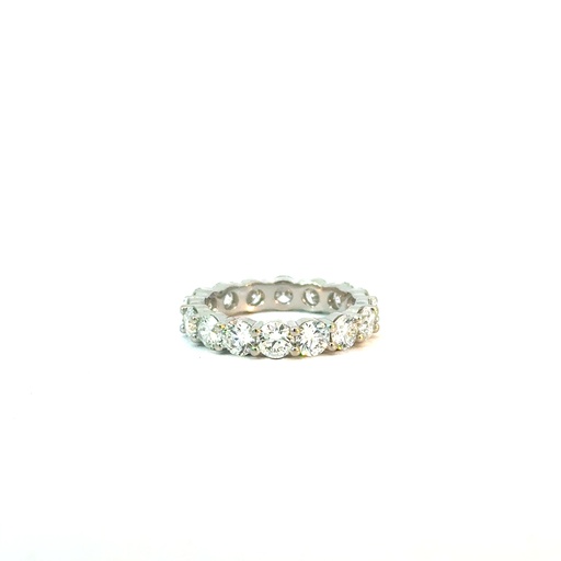 [S15631] Platinum Eternity Band With (16) Round Diamonds Weighing 4.13cttw