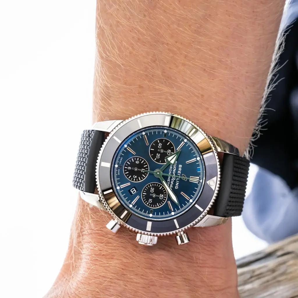 ab0162121c1s1-on-wrist_0e24d5be_thumbnail_2048.webp