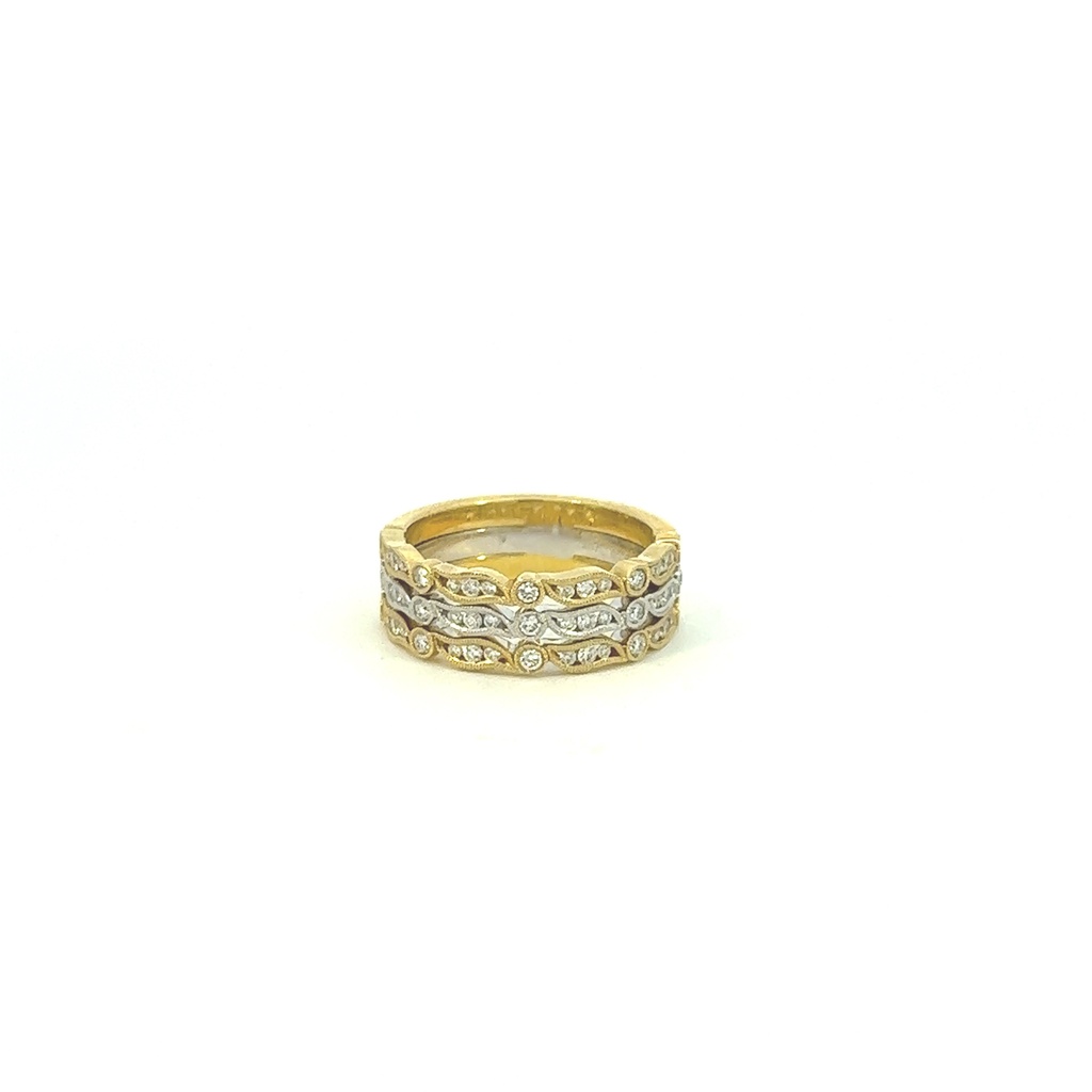 [MR2290-A] 18Kt Two Toned Three Row Diamond Band 0.45cttw
