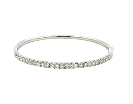 14Kt White Gold Diamond Bangle Bracelet With (25) Round Diamonds Weighing 2.02cttw
