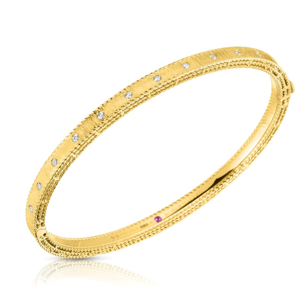 18Kt Yellow Gold Symphony Bangle With (13) Round Diamonds Weighing 0.17cttw