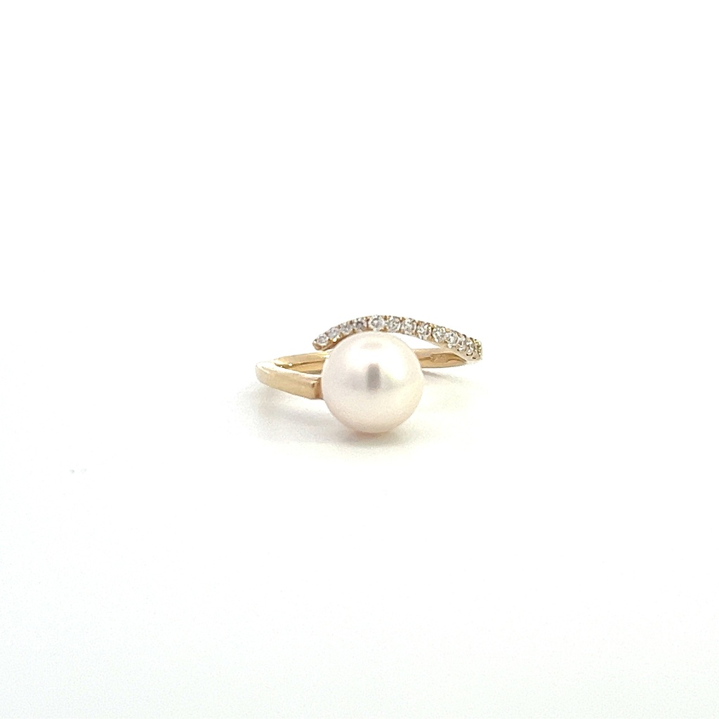 14Kt Yellow Gold Ring With A 8-8.5mm Cultured Pearl And (14) Round Diamonds Weighing 0.17cttw