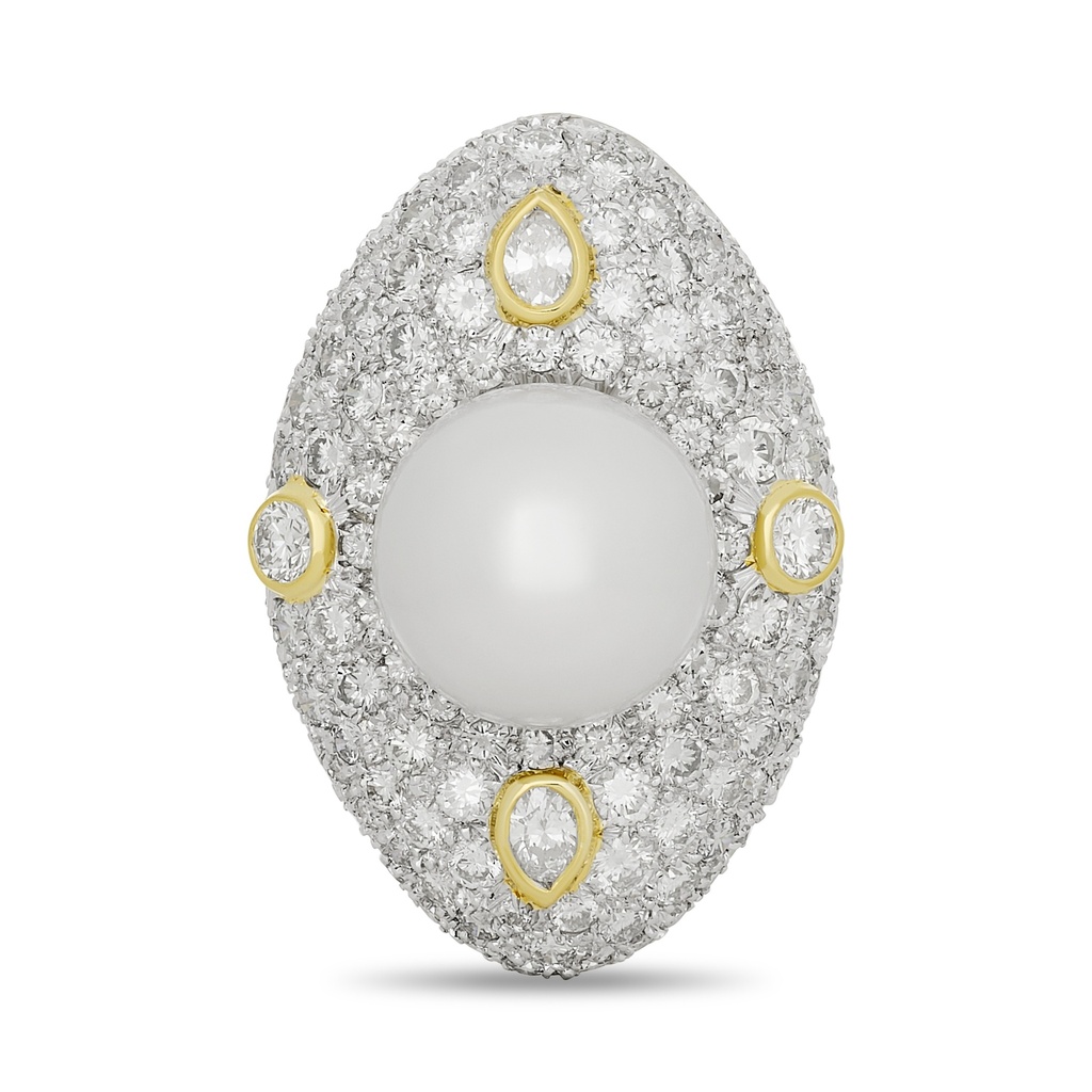 18Kt Yellow Gold Pearl Dome Ring With (146) Round Diamonds Weighing 5.5ct And (2) Pear Shaped Diamonds Weighing 0.30ct
