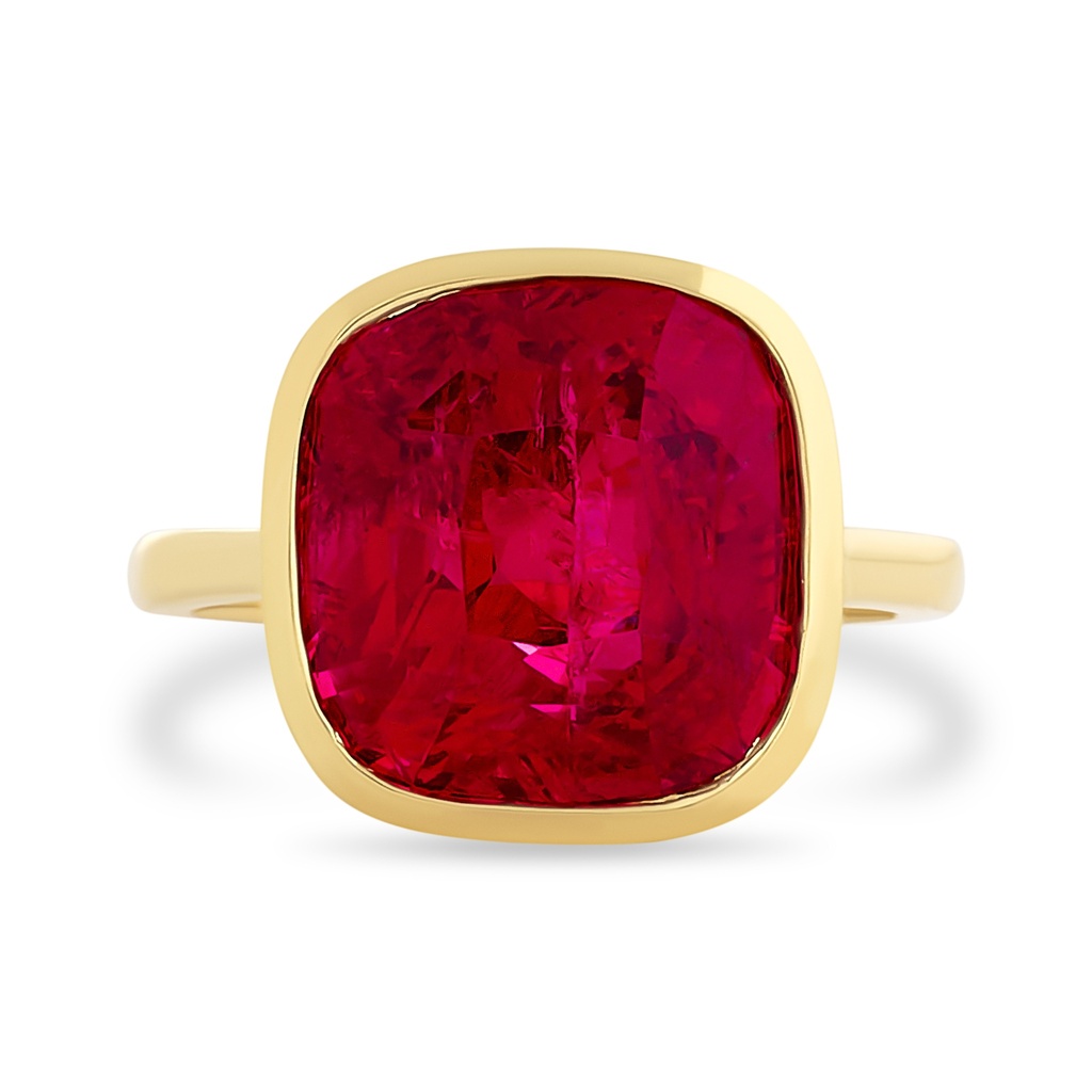 18Kt Yellow Gold Bezel Set Ring With A Cushion Cut Spinel Weighing 11.09ct