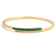 [BM1344B] 18Kt Yellow Gold Bypass Round Diamond And Emerald Bangle 0.93cttw
