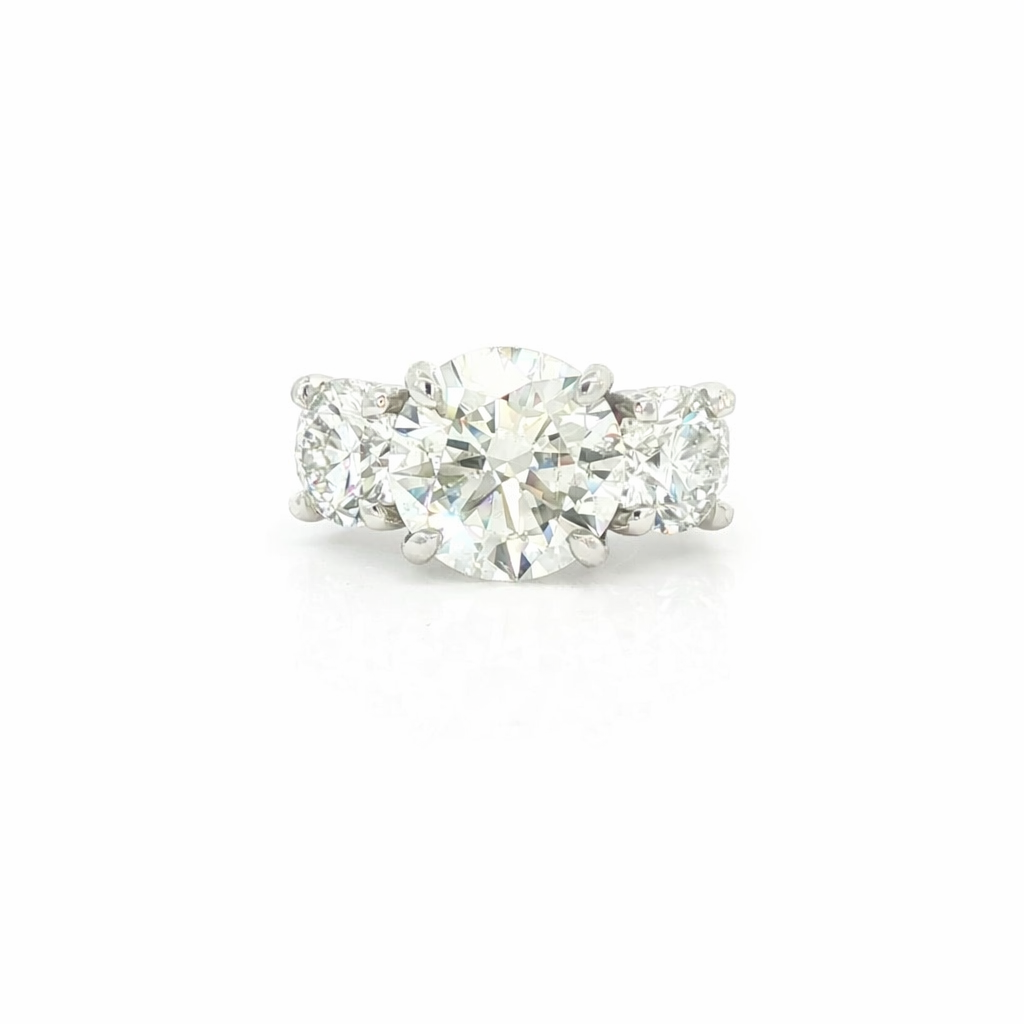 [S16367] Platinum Three Stone Ring With A Round Diamond Weighing 5.05ct And (2) Round Diamonds Weighing 3.00ct