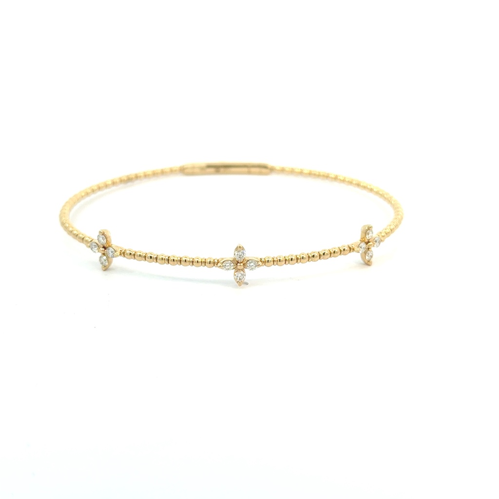 [BDD7184-334] 14Kt Yellow Gold Clover Bangle With (12) Round Diamonds Weighing 0.35cttw