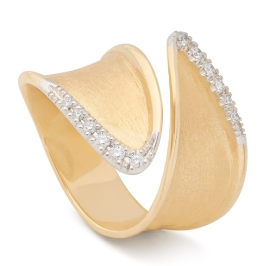 [AB661_B_YW_Q6] 18Kt Two Toned Lunaria Twist Ring with (12) Round Diamonds Weighing 0.15cttw