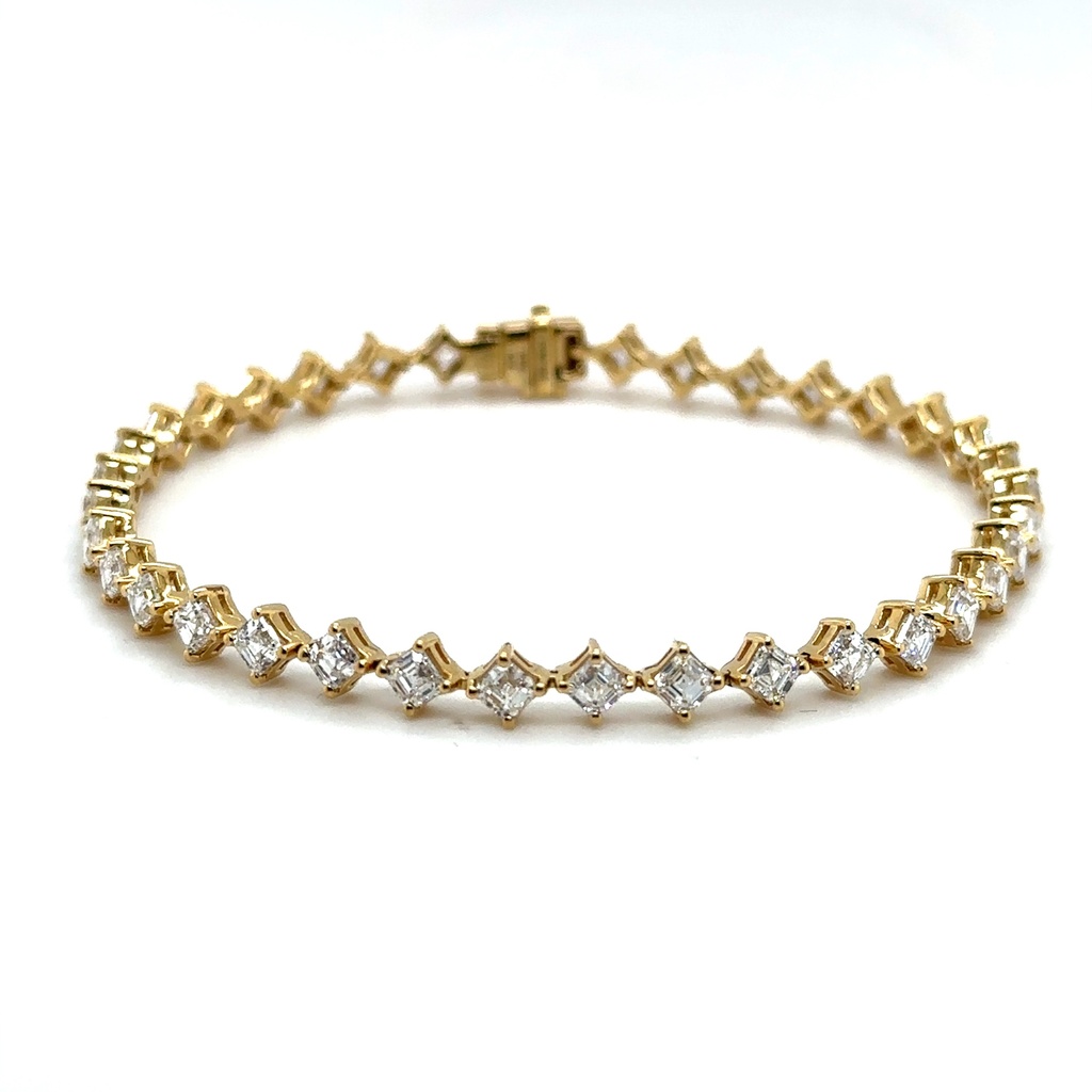 18Kt Yellow Gold Tennis Bracelet With (36) Asscher Cut Diamonds Weighing 5.20cttw