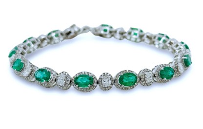 [22376] 18Kt White Gold Bracelet With (13) Oval Emeralds Weighing 5.55ct, And Round And Oval Diamonds Weighing 2.60ct