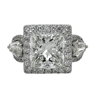 [23315] Platinum Ring With A Princess Cut Diamond Weighing 5.05ct, (2) Kite Shaped Diamonds Weighing 0.81ct, And (80) Round Diamonds Weighing 0.85ct