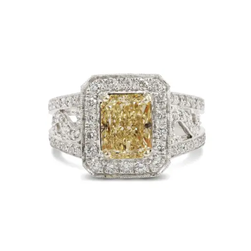 [R42375.2] Halo Style Ring With A Radiant Cut Diamond Weighing 2.55ct YZ/VS1 And (134) Round Diamonds Weighing 1.09ct In Platinum And 18Kt Yellow Gold